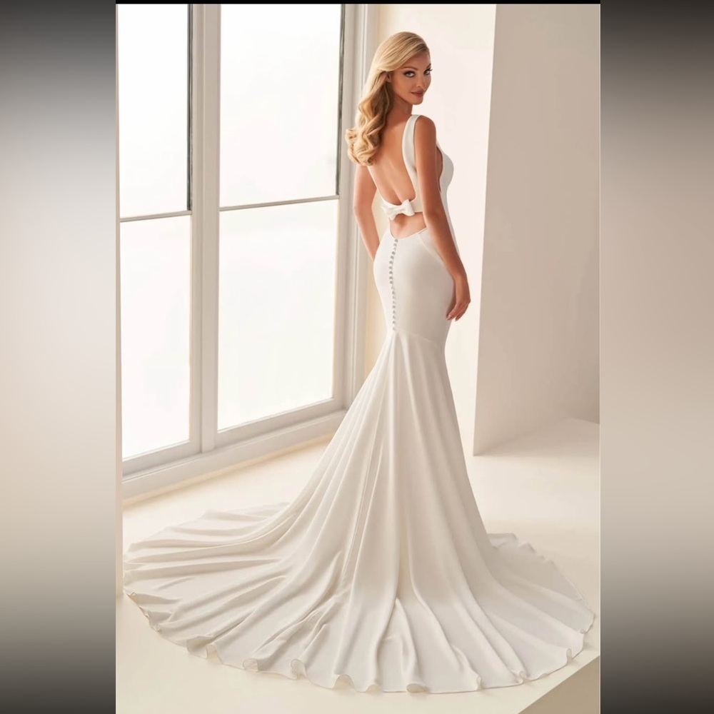 Mon Cheri Square Neck Fit and Flare Low Back Bow Wedding Gown sz 8